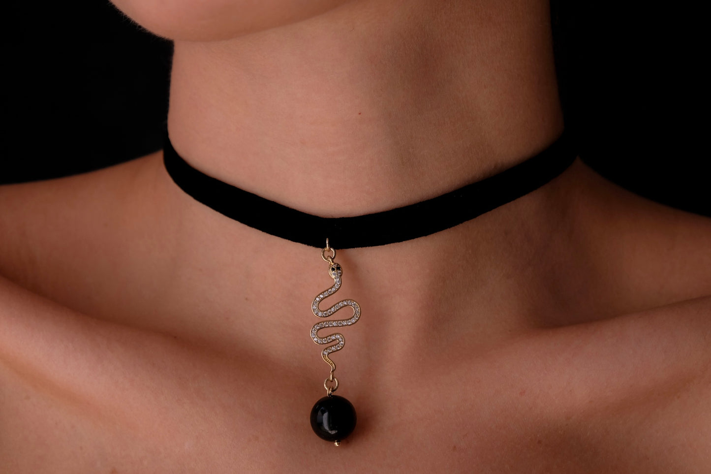 Snake Velvet choker