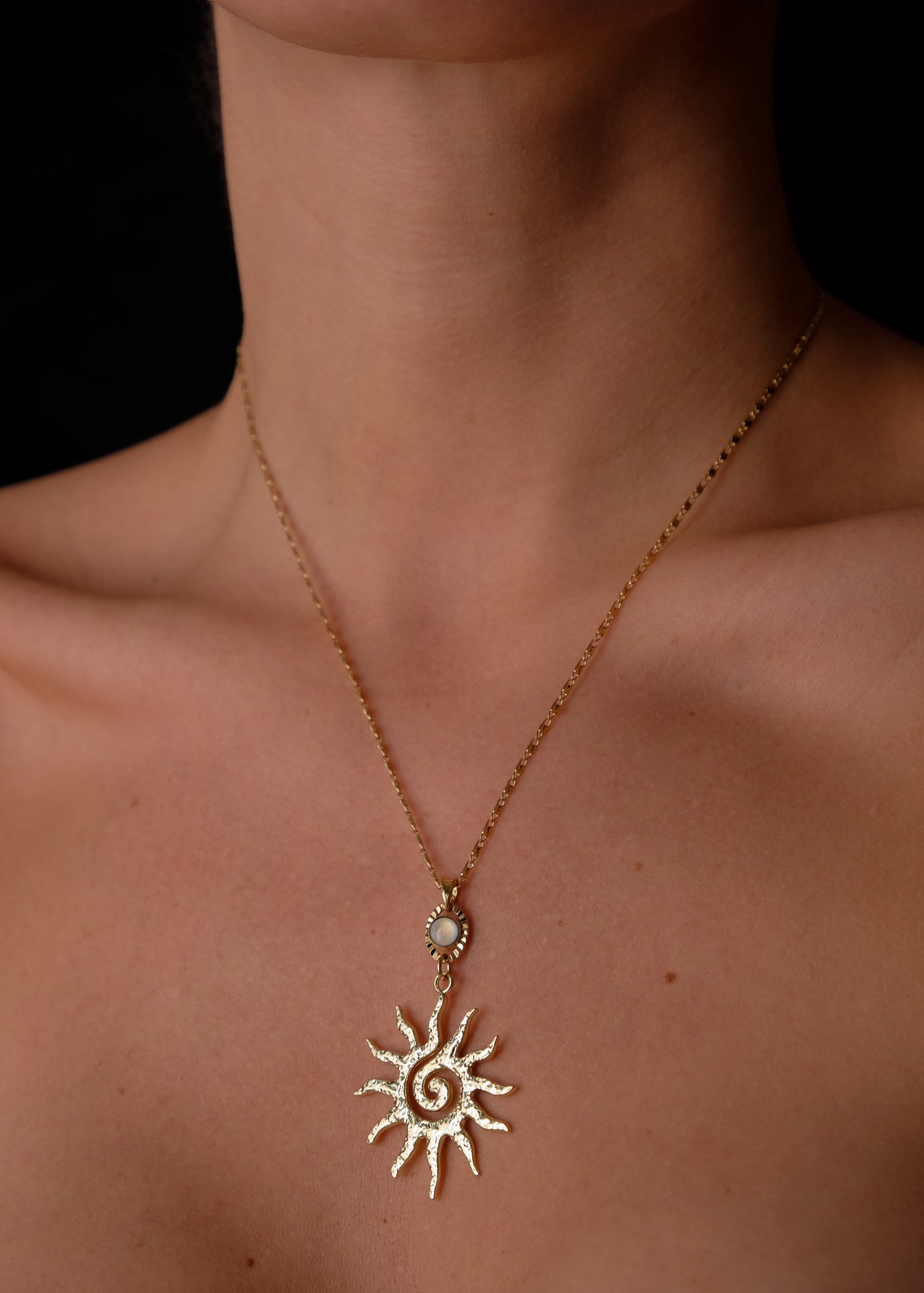 White acid Sun necklace