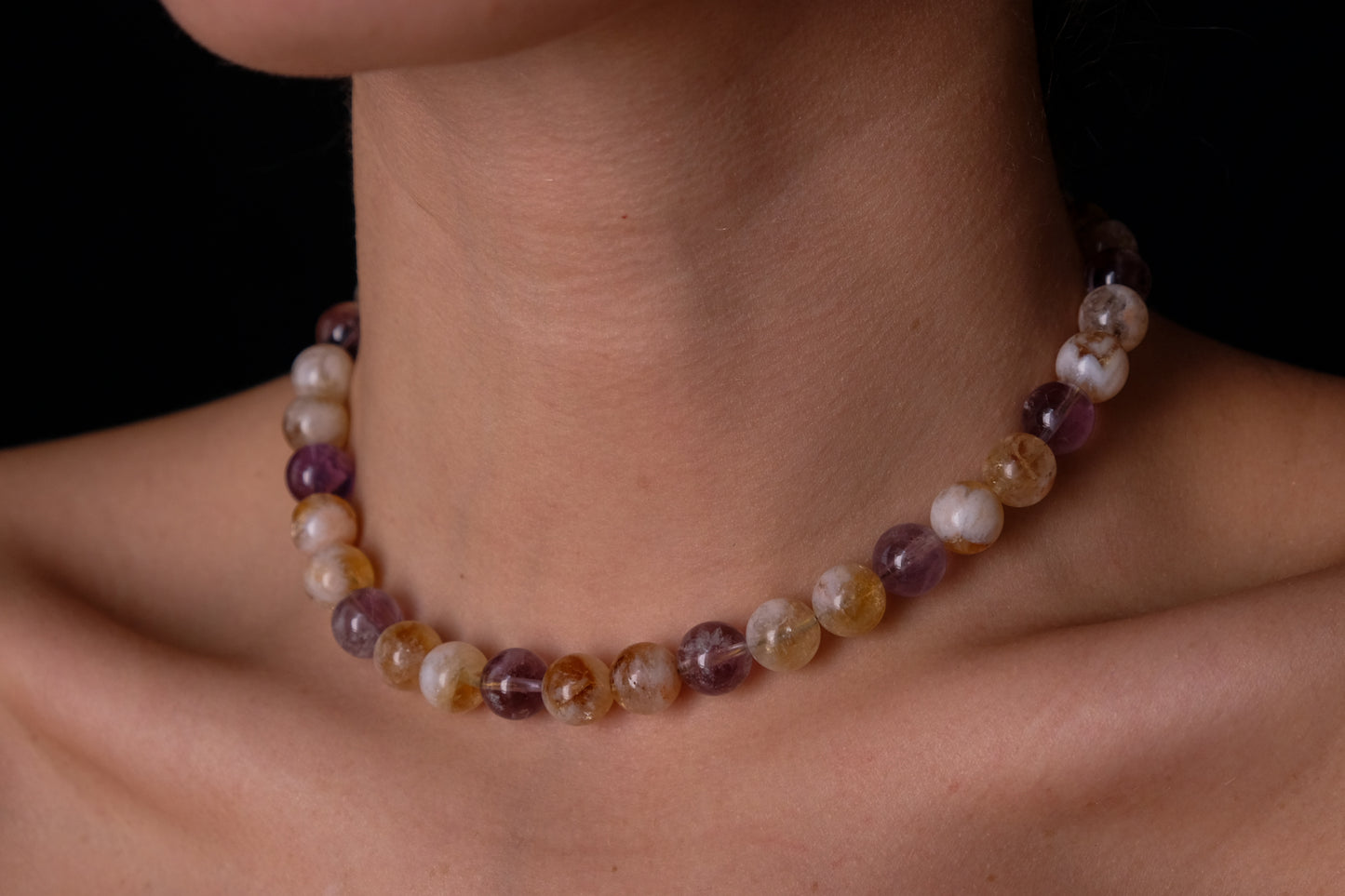 Amatrine stone choker