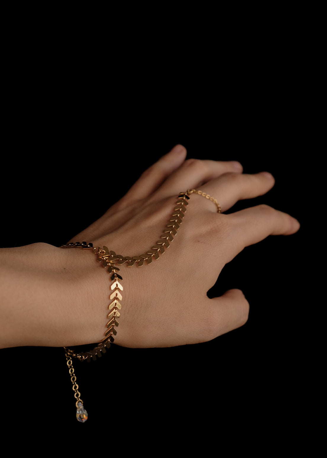 Venus handchain bracelet