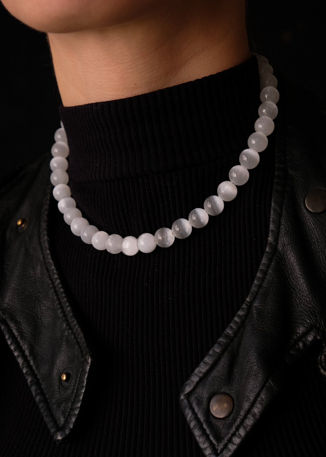 Selenite stone choker