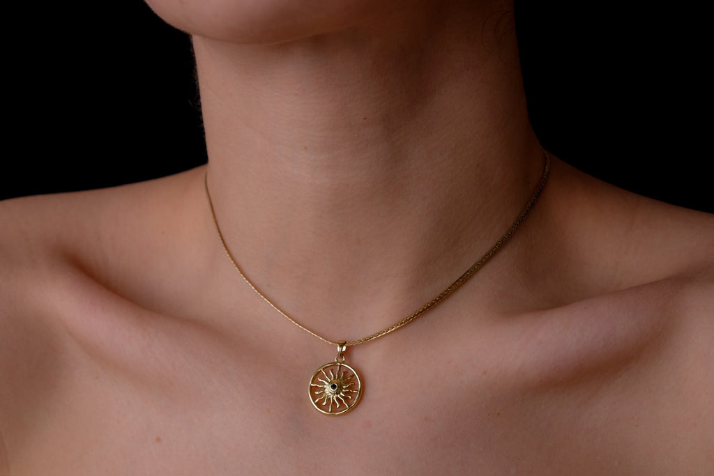 Circle sun choker