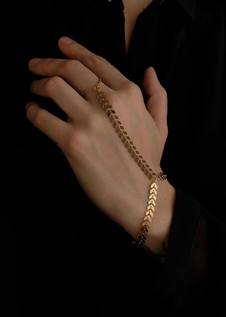 Venus handchain bracelet