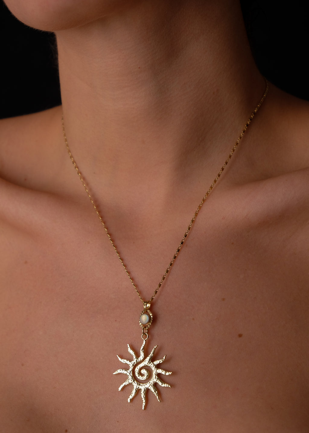 White acid Sun necklace