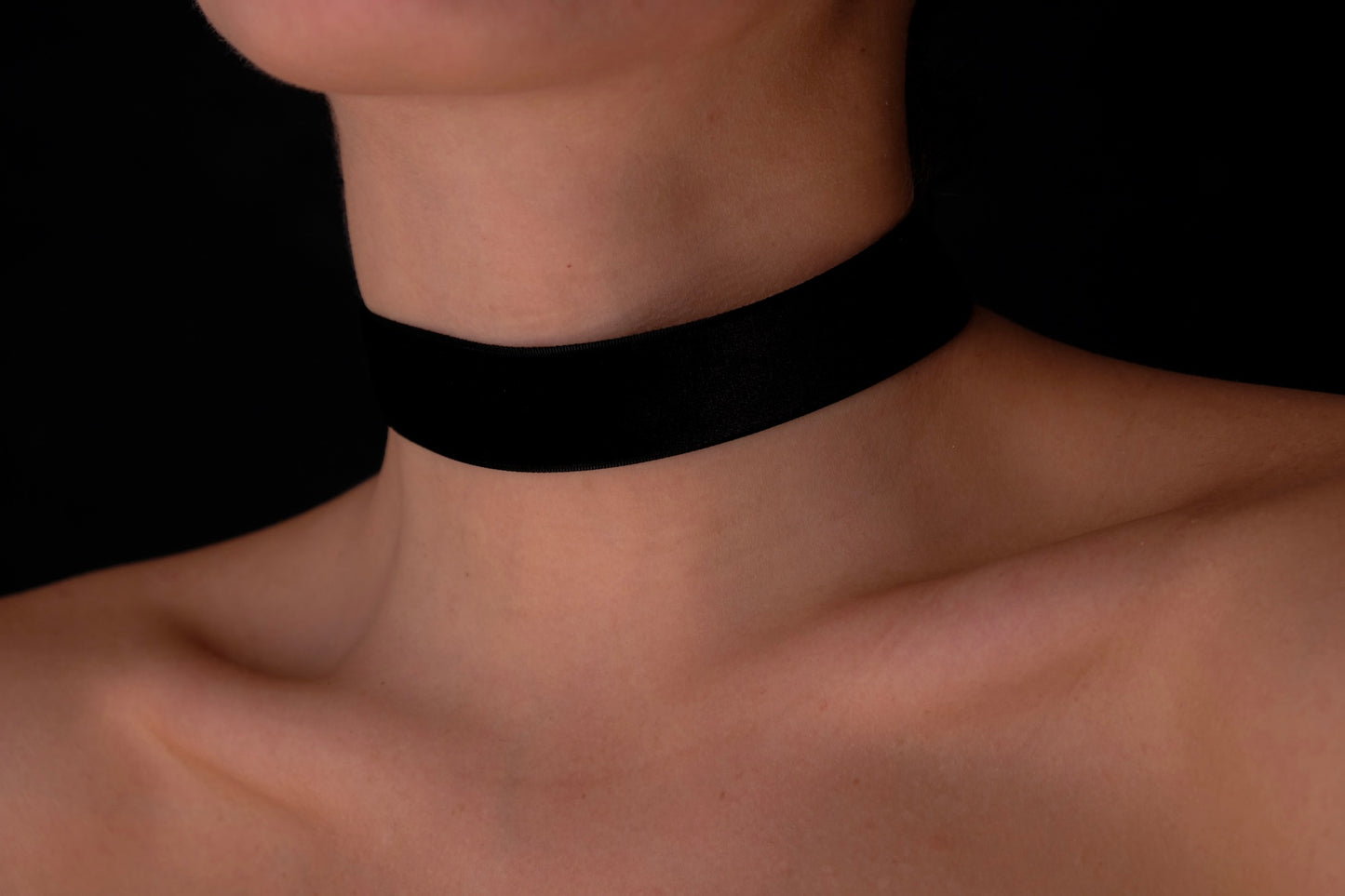 Velvet choker