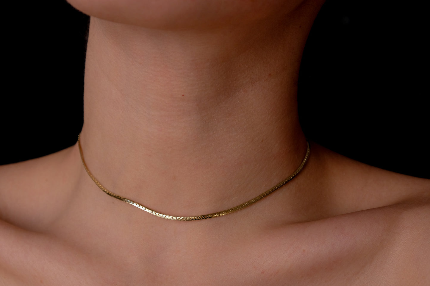Baby flat choker
