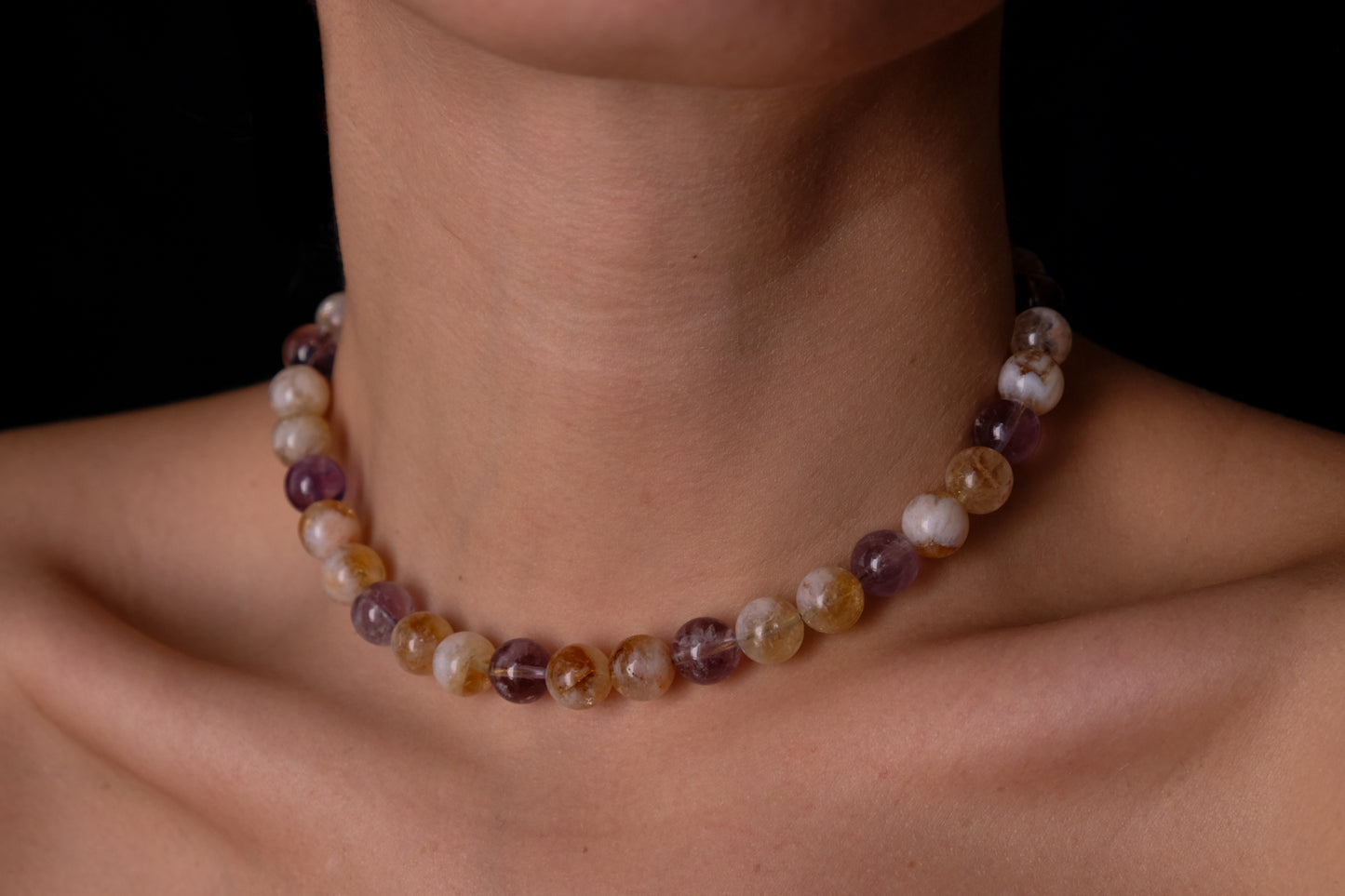 Amatrine stone choker