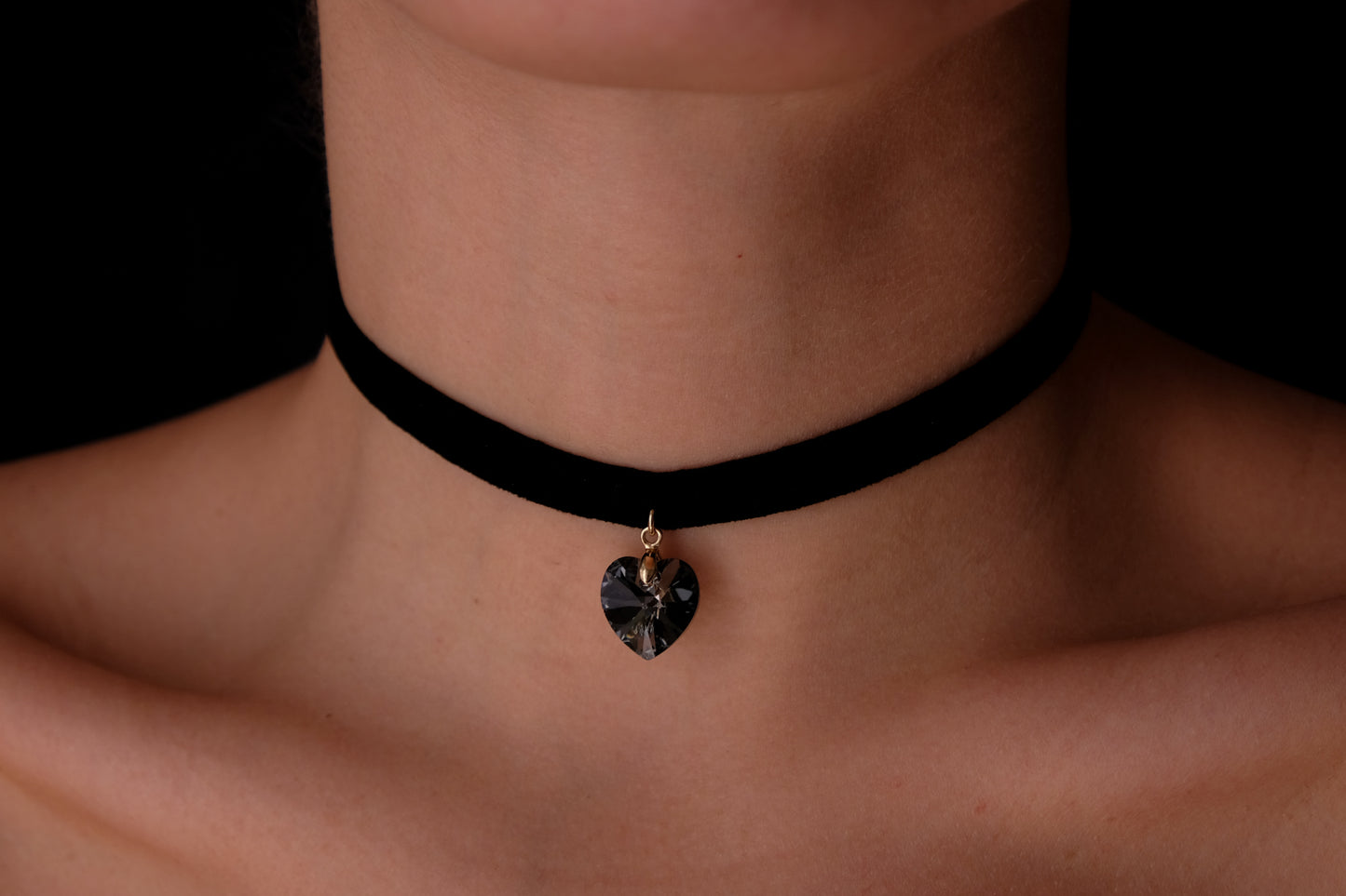 Crystal heart Velvet choker