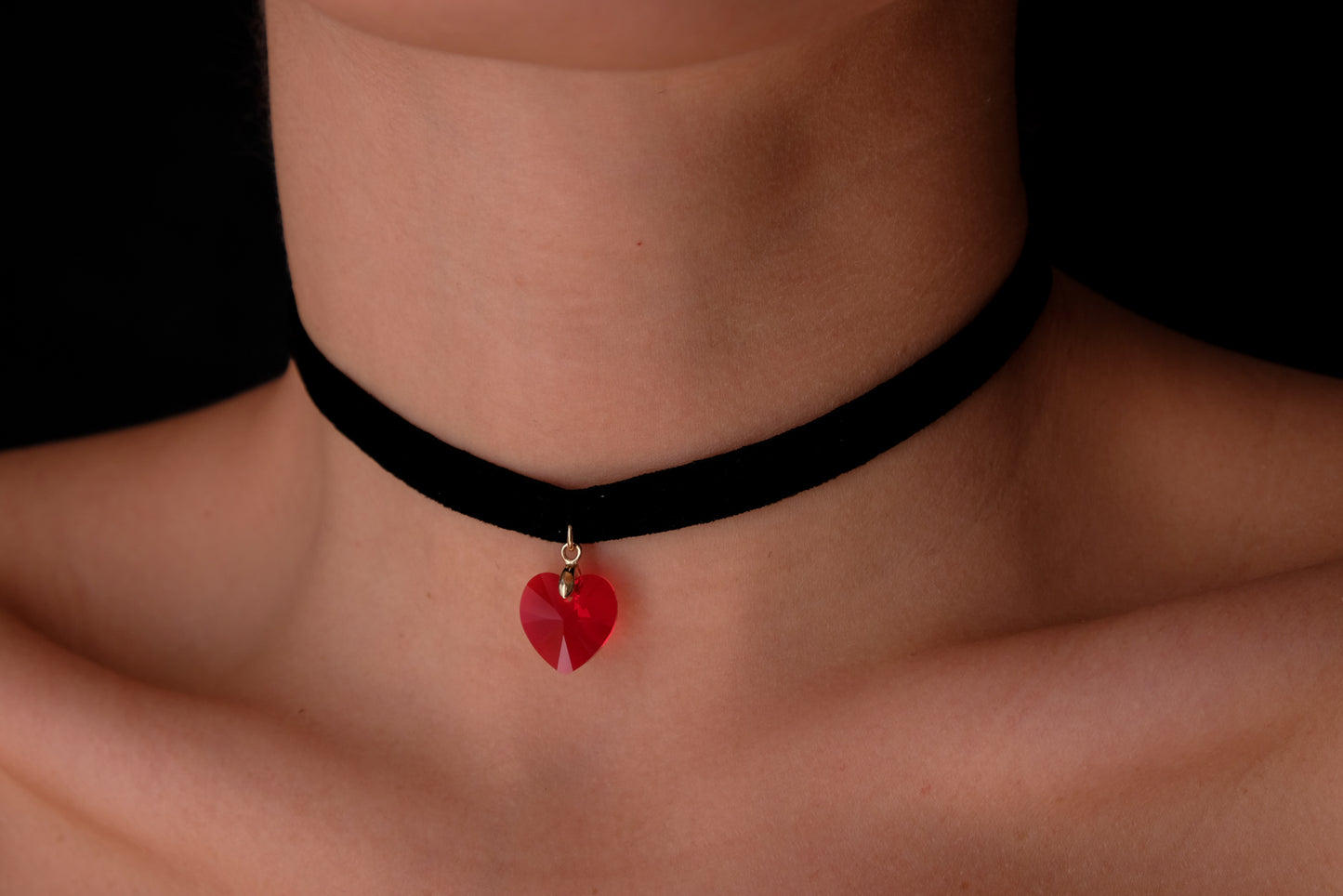 Crystal heart Velvet choker