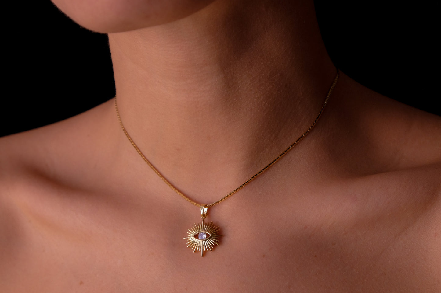 Radiant eye choker