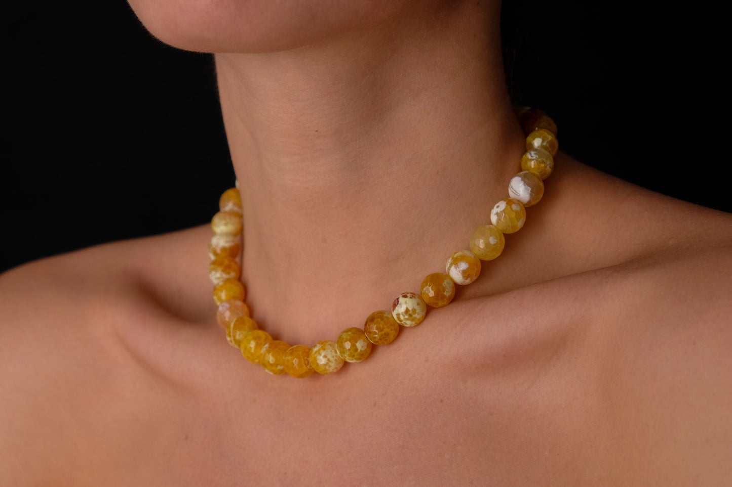 Yellow agate stone choker