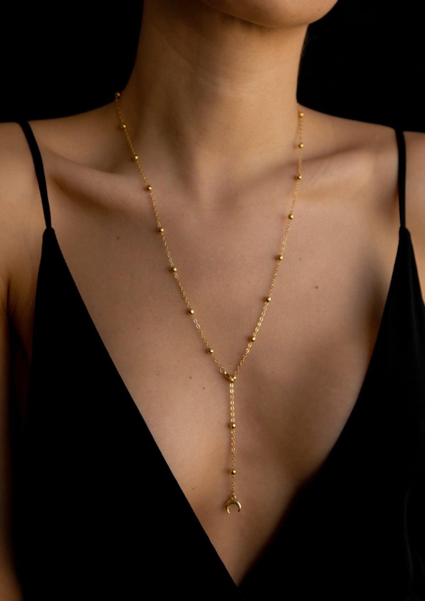 Gold dots necklace